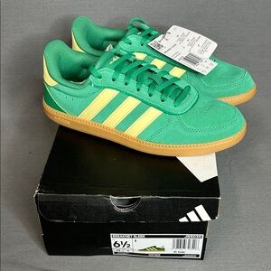 ADIDAS WOMENS BREAKNET SLEEK SNEAKER Green yellow size 6.5
